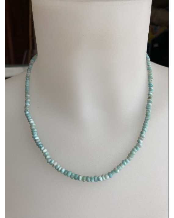 Collier en Larimar perles facettées Collier en Larimar perles facettées