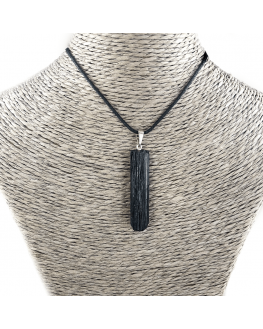 Pendentif en tourmaline noire - les pierres du monde Pendentif en tourmaline noire - les pierres du monde